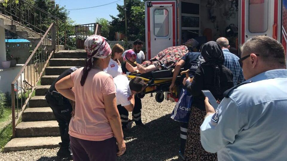 Gelin ortalığı birbirine kattı! Eltiye kaynar su döktü, kayınvalideye çaydanlık...