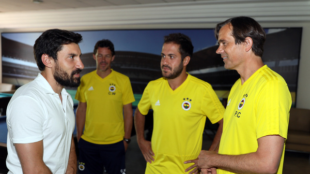 Fenerbahçe'de izinli futbolcular takıma katıldı