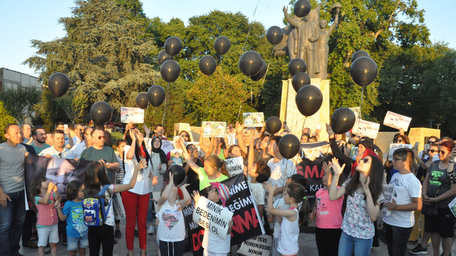 Eylül ve Leyla için gökyüzüne siyah balon bırakıldı