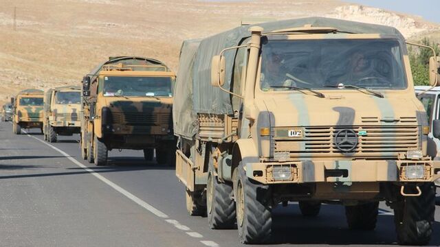 Münbiç ile Tel Rıfat sınırına askeri sevkiyat sürüyor