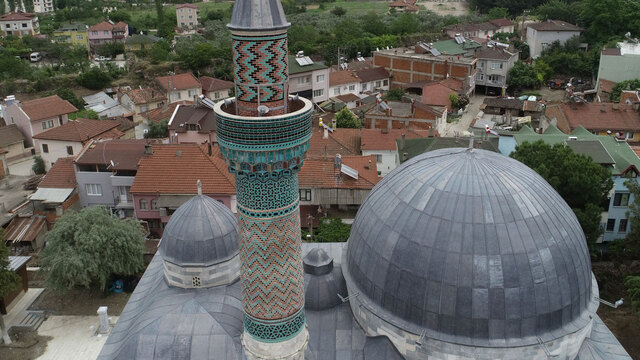 Minaresinde 12 bin parça çini var!