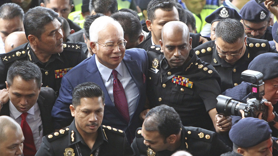 Zimmetine 700 milyon dolar geçirmekle suçlandı, bu yanıtı verdi!