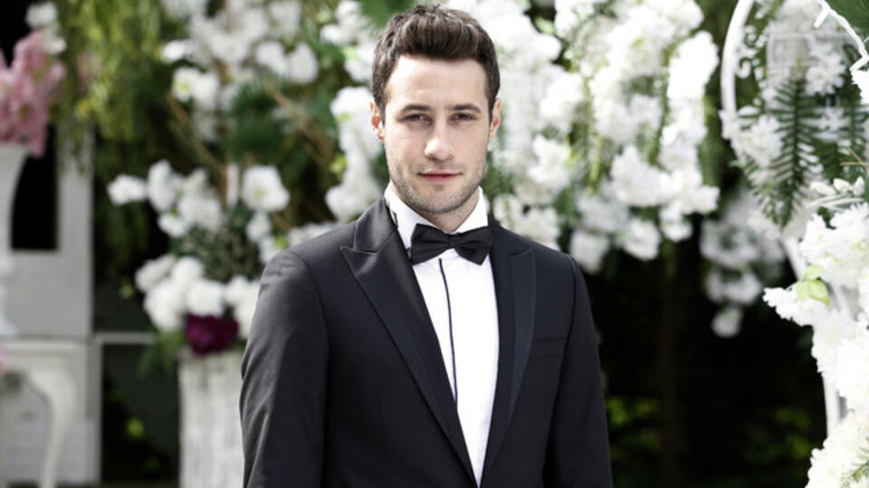 Ozan Dolunay kimdir?