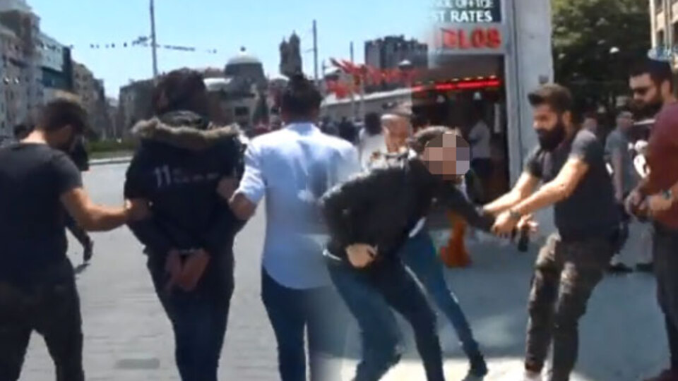 Taksim'de hareketli dakikalar! Kışlık montu görünce...