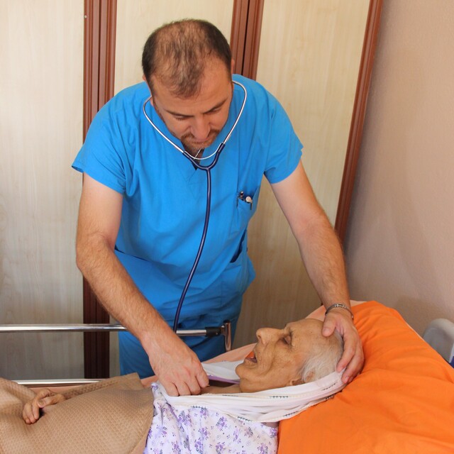 Yaşlı anneye darp cezasız kalmadı