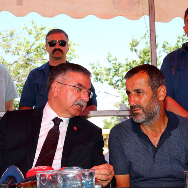Bakan Yılmaz'dan Eylül'ün ailesine taziye ziyareti