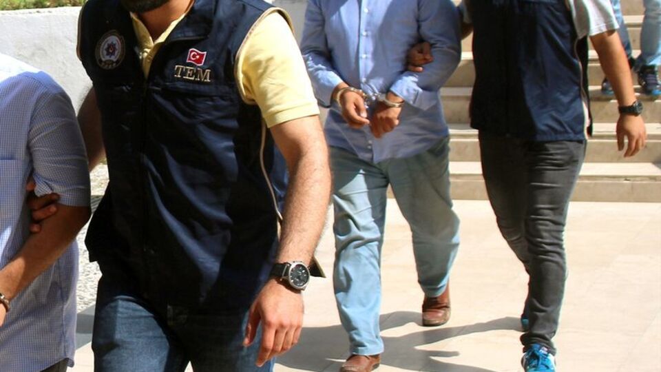 Balıkesir'de FETÖ operasyonu: 11 rütbeli asker tutuklandı