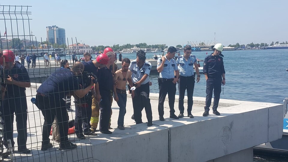 Kadıköy'de hareketli saatler! Alarma geçtiler