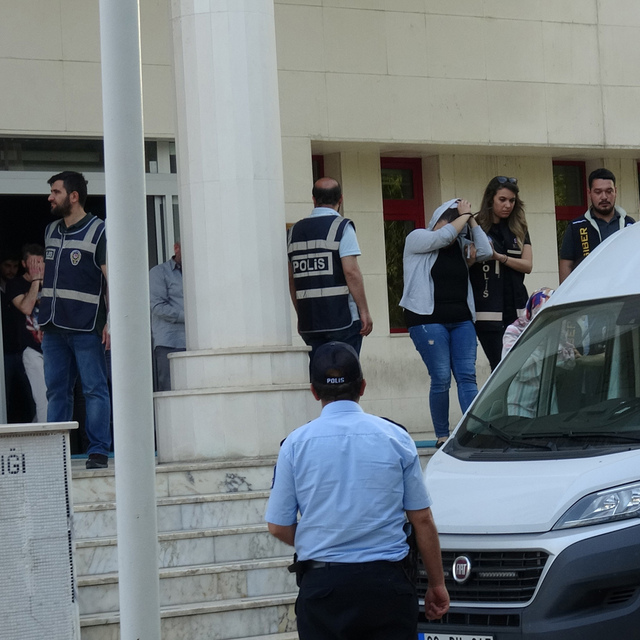 Sahte çağrı merkezi kurup, vatandaşları dolandırdılar