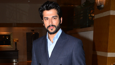 Burak Özçivit'in babası kaza geçirdi