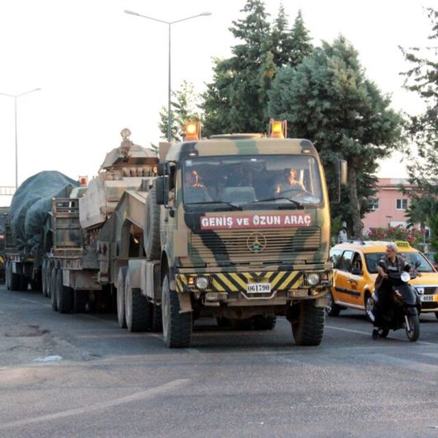 Münbiç ile Tel Rıfat sınırına mekanize birlikleri gönderildi