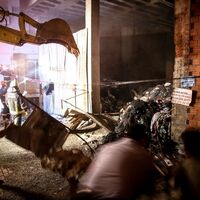 Torpil atan çocuklar depoyu küle çevirdi