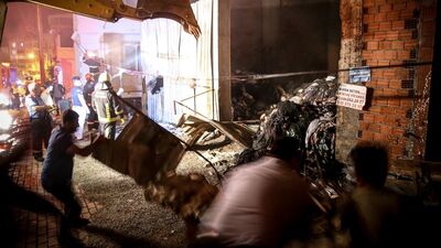 Torpil atan çocuklar depoyu küle çevirdi