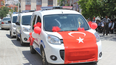 Polis aracı şehit kardeşine sünnet arabası oldu