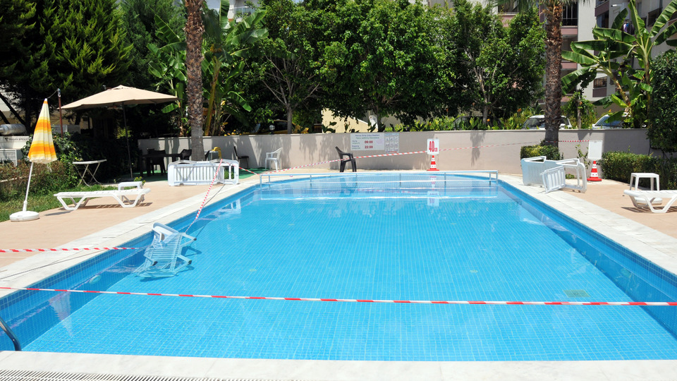 Kahreden olay! 3 yaşındaki çocuk 3 dakikada can verdi!