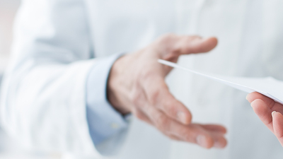 Kanser ilaçlarını sulandıran eczacıya hapis cezası