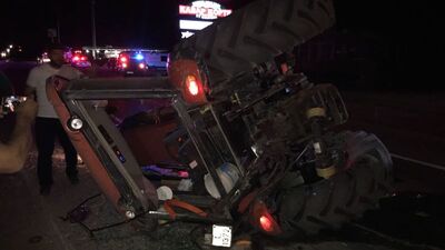 Yolcu otobüsü traktör ile çarpıştı, 2 kişi hayatını kaybetti