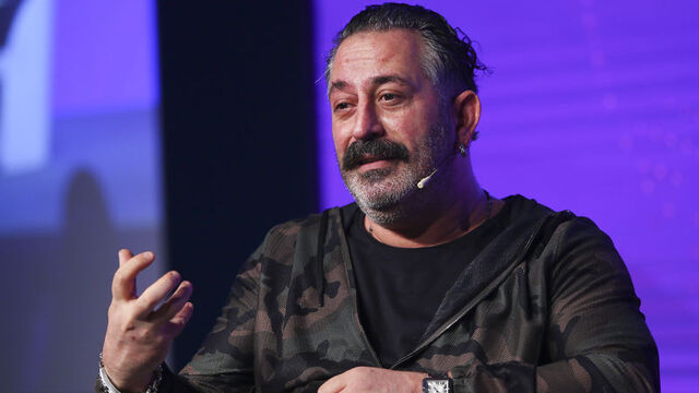 Cem Yılmaz'dan ilginç tatil mesajı