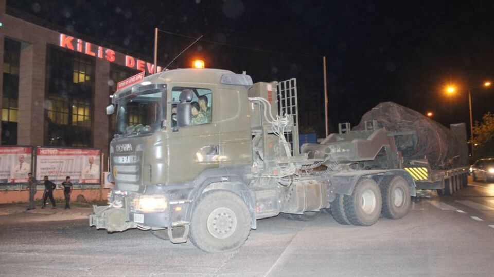 Münbiç ile Tel Rıfat sınırında sevkiyat yoğunluğu