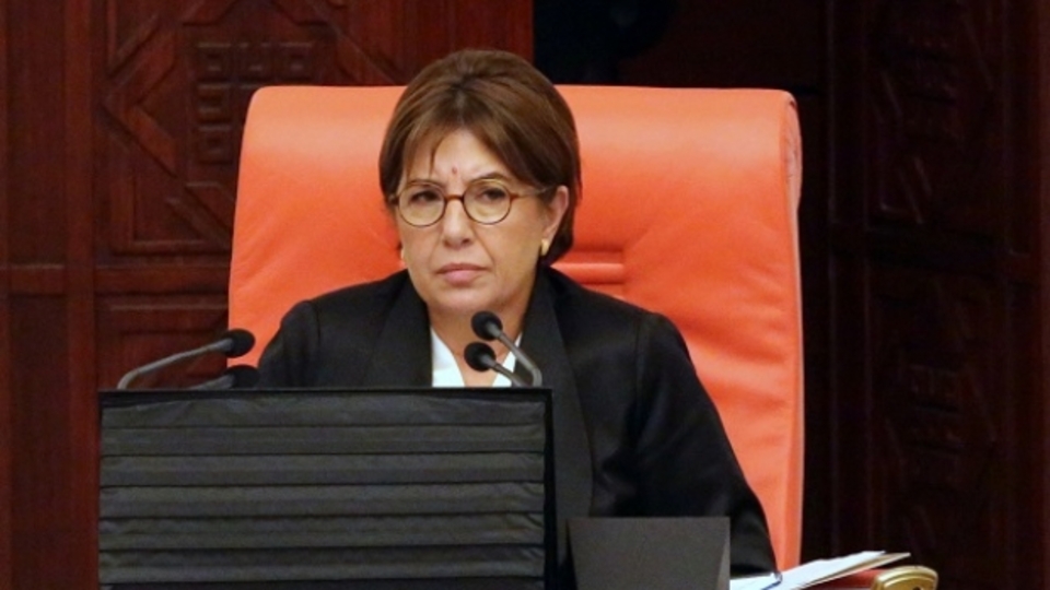 Ayşenur Bahçekapılı kimdir?