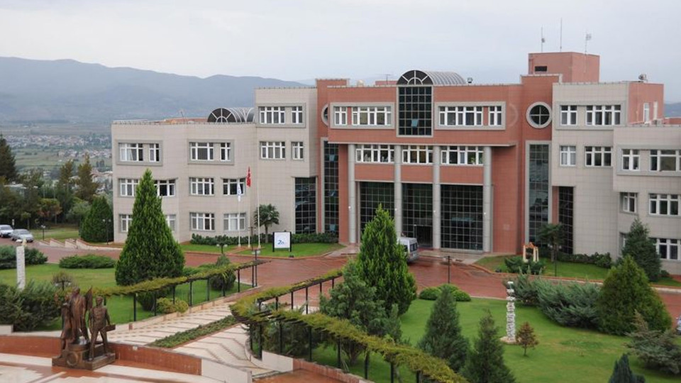 Herkesi FETÖ'cü diye ihbar etti! Kendisi ihraç edildi