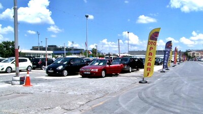 İkinci el oto pazarı boş kaldı