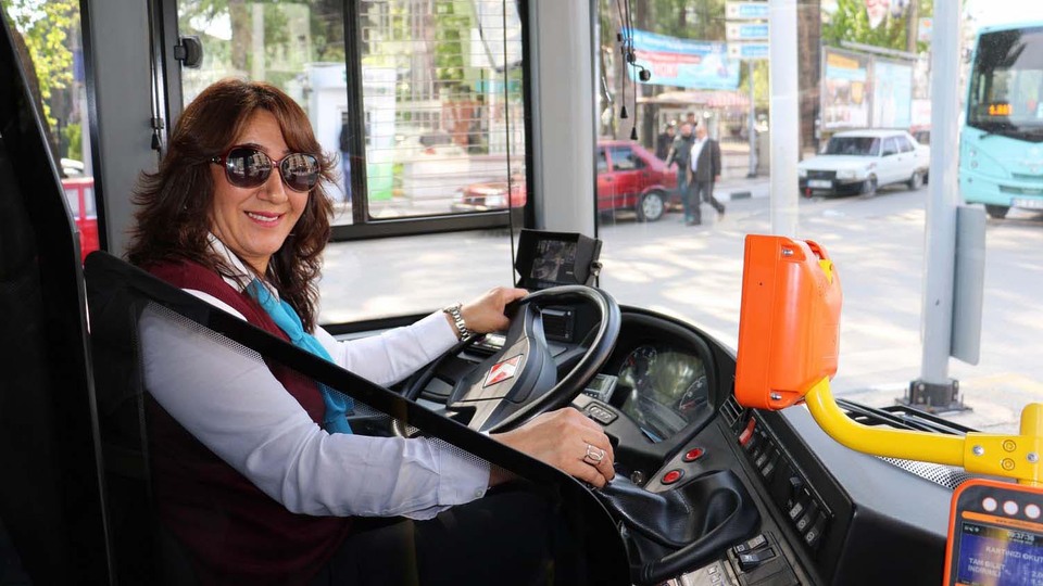 Fenalaşan yolcuyu böyle kurtardı