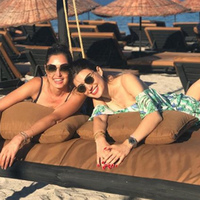 Görümcesiyle tatilde