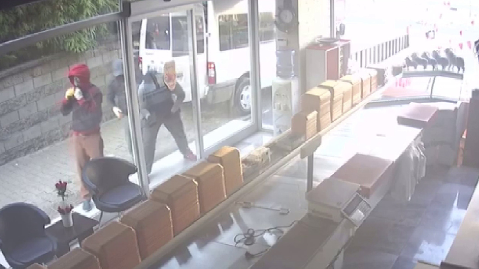 Kasap dükkkanındaki hırsızlık kameralara böyle yansıdı