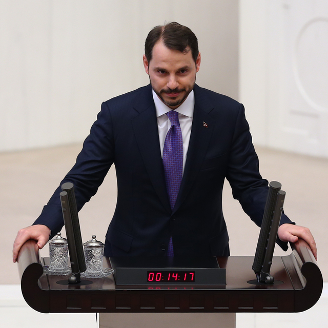 Bakan Albayrak'tan piyasalara ilk mesaj