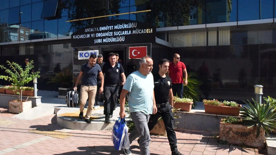Kayseri ve Antalya'da FETÖ tutuklamaları