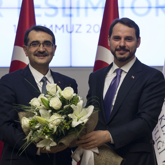 Dönmez, görevi Albayrak'tan devraldı