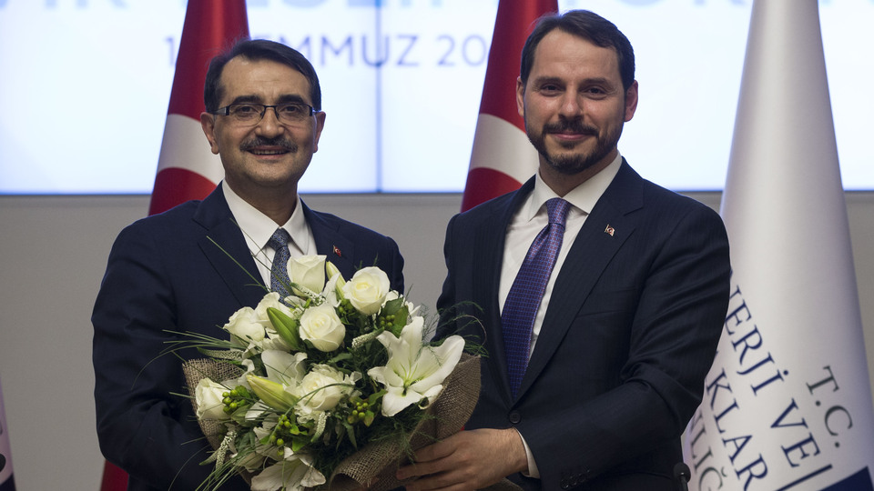 Dönmez, görevi Albayrak'tan devraldı