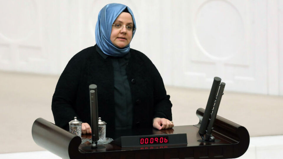 Zehra Zümrüt Selçuk kimdir?