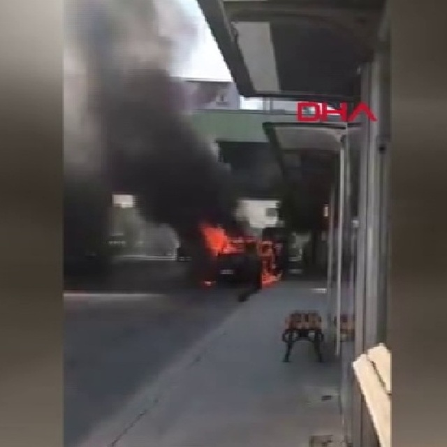 Seyir halindeki cip alev alev yandı