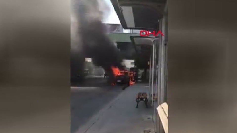 Seyir halindeki cip alev alev yandı