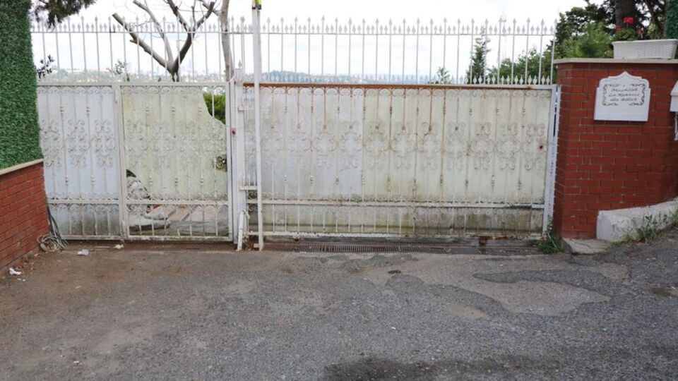 Adnan Oktar'ın evinde bu sabah!