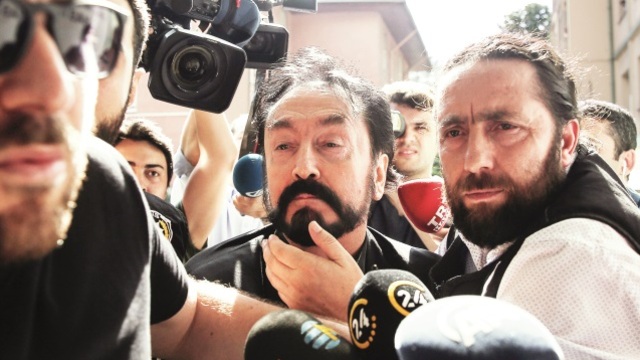 Adnan Oktar ve Ürer'in çantasından para çıktı