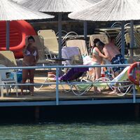 Eski eşler tatile devam ediyor