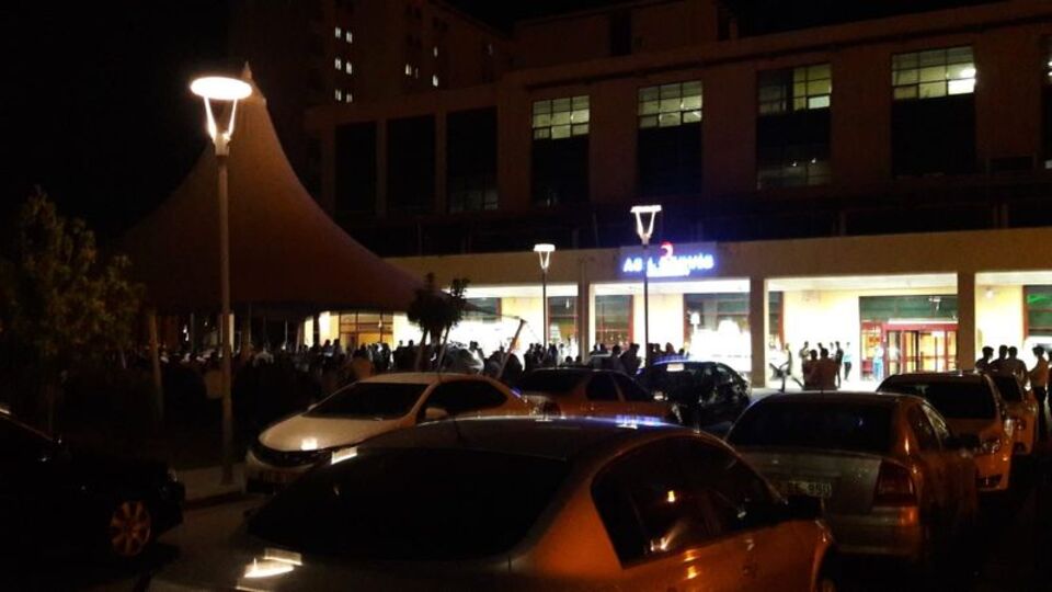 Diyarbakır'da kanlı saldırı! Ağabey kardeş evlerinin önünde öldürüldü