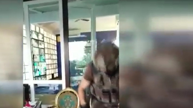 Villada hayrete düşüren görüntü polis kamerasına böyle yansıdı!
