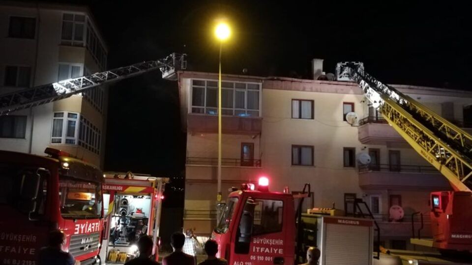 Ankara'da çatı yangını
