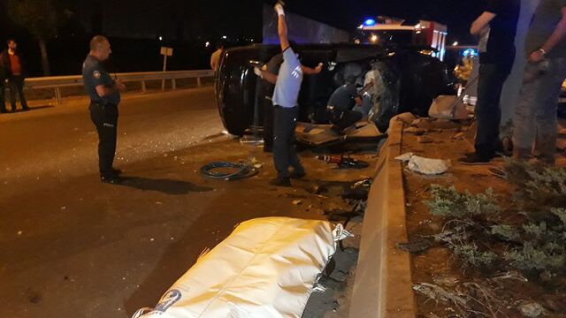 Otomobiliyle refüje çarpan sürücü hayatını kaybetti