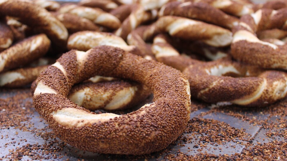 Simit fiyatı ekmeği geçti
