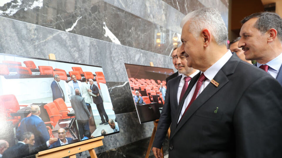 Binali Yıldırım 'Millet darbeye 'dur' dedi' fotoğraf sergisini açtı