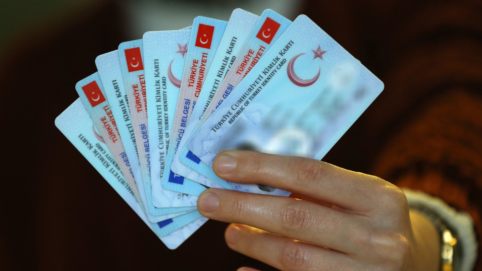 Yeni kimlik kartı alacaklar bu habere dikkat!