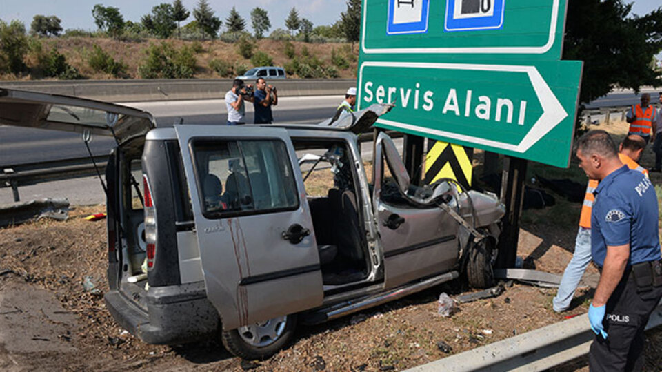 Tatil dönüşü feci kaza: 3 ölü, 6 yaralı