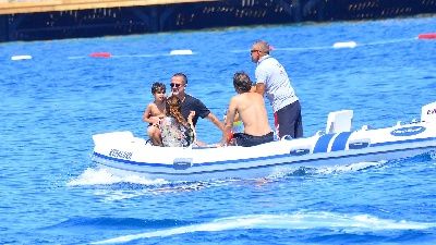 Oğluyla hasret giderdi