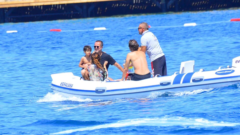 Oğluyla hasret giderdi