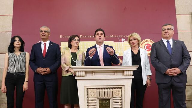 Muhaliflerden imza açıklamasına yönetimden cevap!
